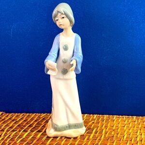 Vintage Casades Porcelain Figurine Of A Girl, Made In Spain, 9 Inches Tall